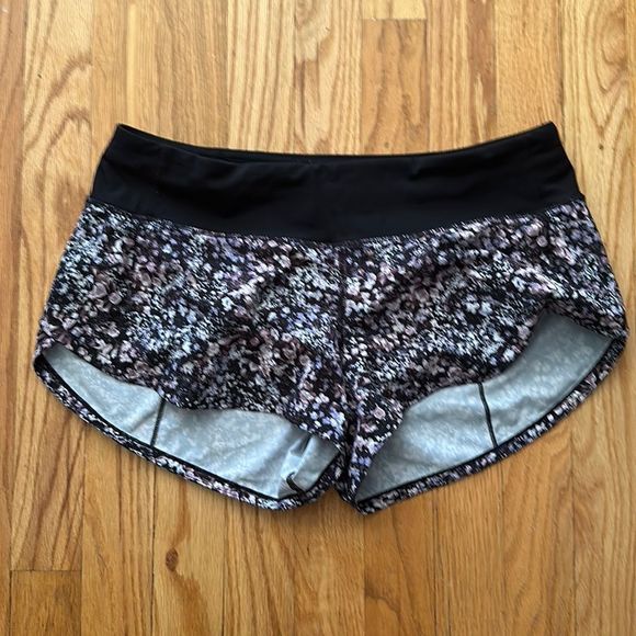 lululemon athletica Pants - Lululemon sz 6 Speed Up Short 2.5" inseam Floral Spritz Multi Black like new